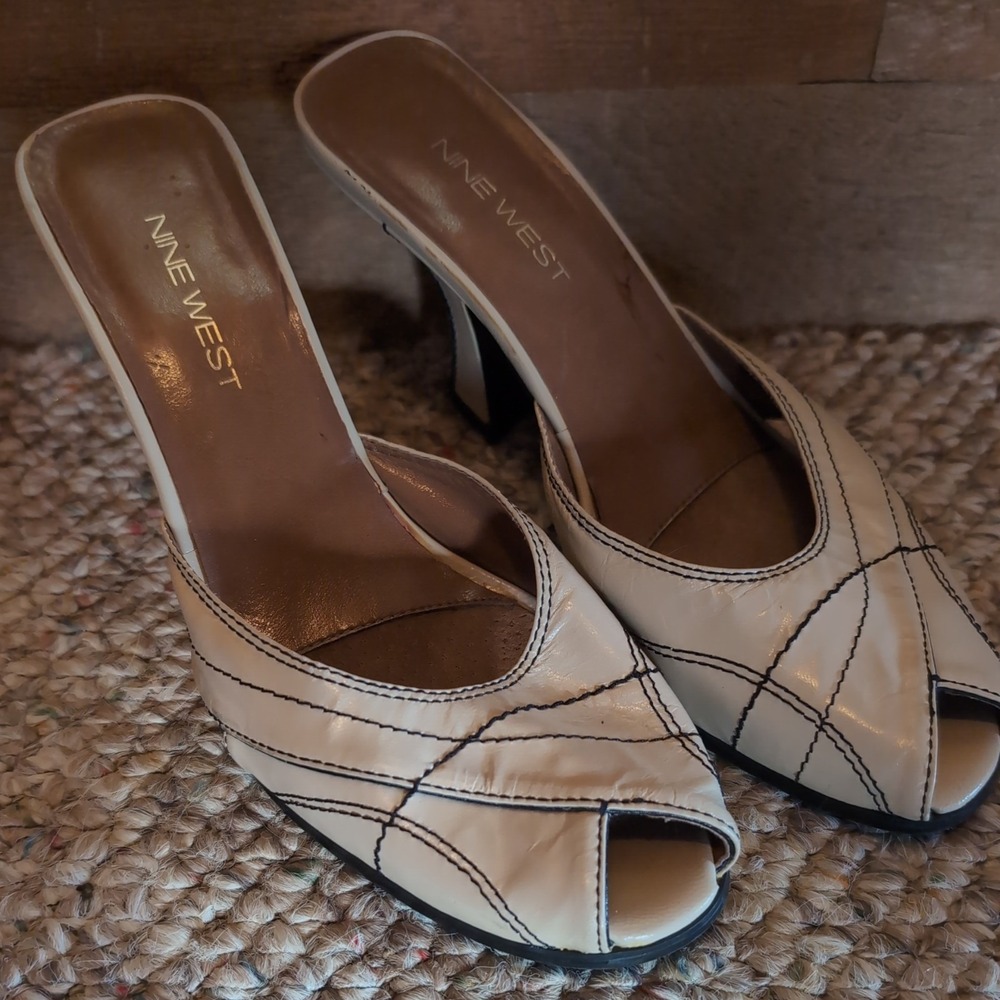 Nine West Womens 7.5M Beige Leather Top Stitched Open Toe 3in Heel Sandals